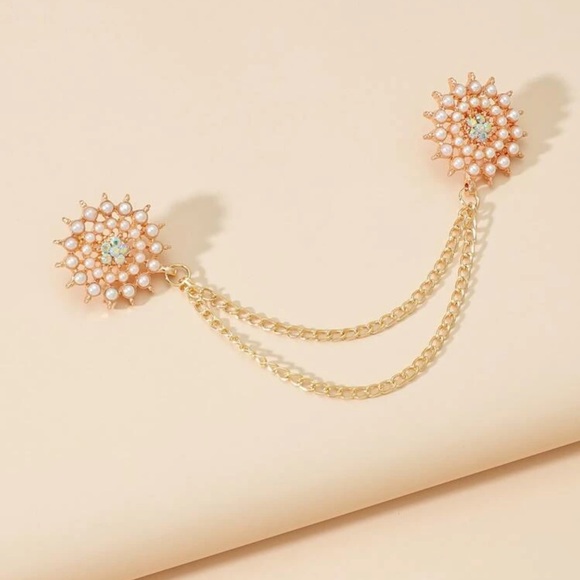 🌟 Faux Pearl And Rhinestone Collar Tip Brooches - Picture 3 of 3